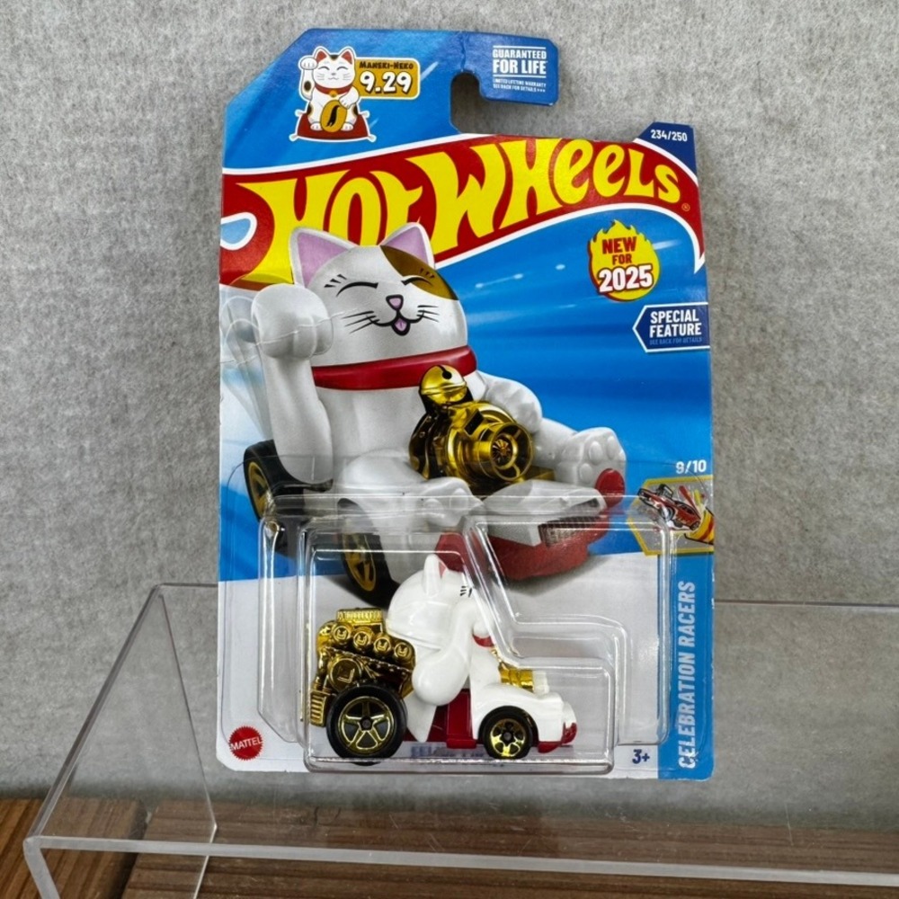 Hot Wheels Feline Lucky 2025 Celebration Racers 234/250 Lucky Cat NEW